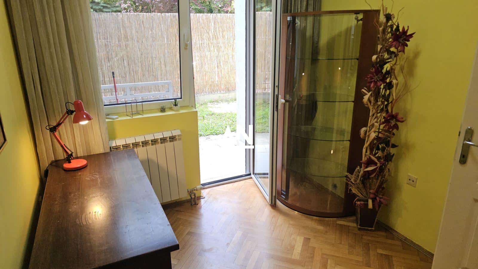 IMG-ea6a49d049b688acbd317c6c131427e9-V