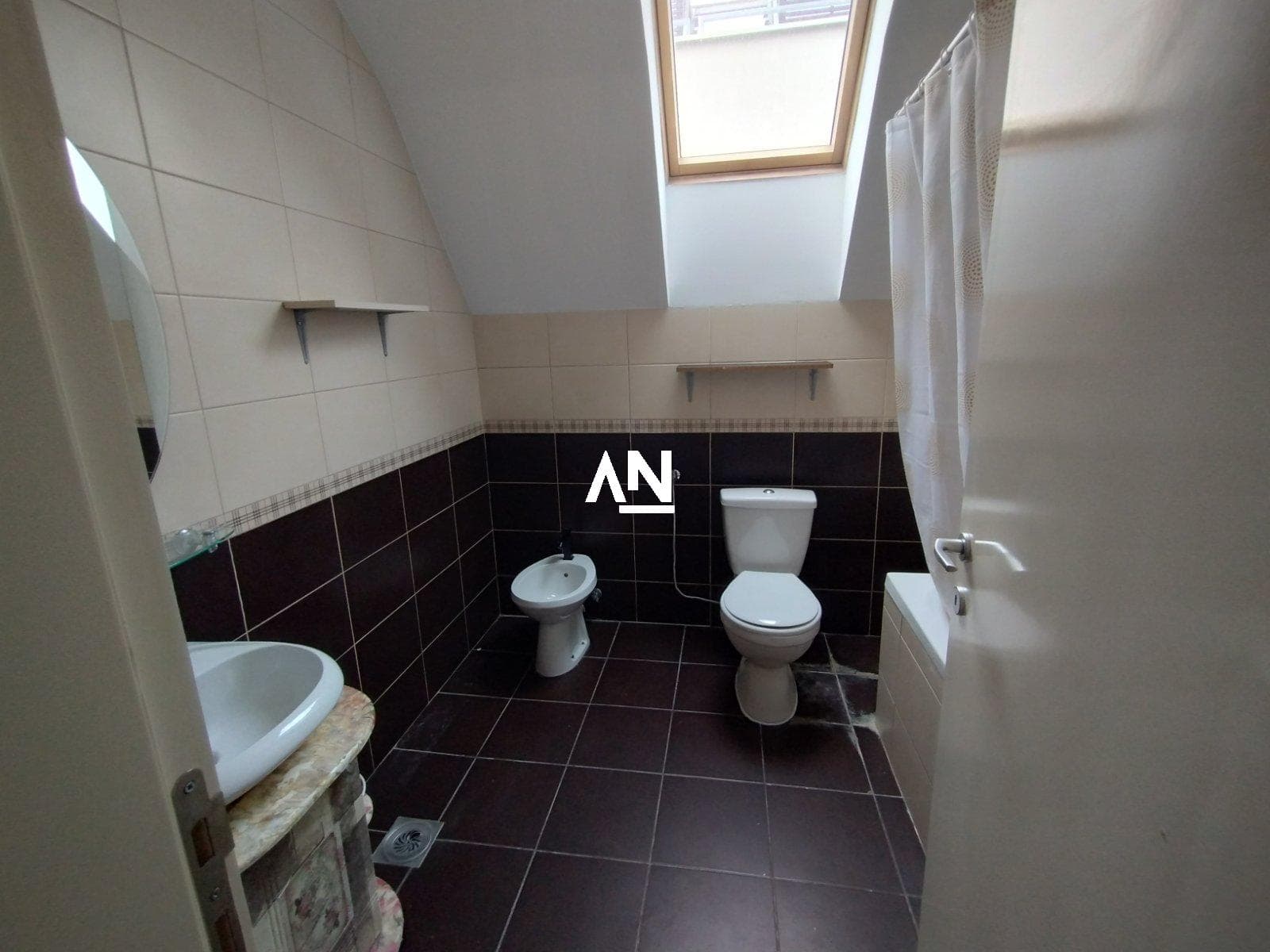 IMG-111214abd2bd0b1e3b88c32ab51a5c81-V