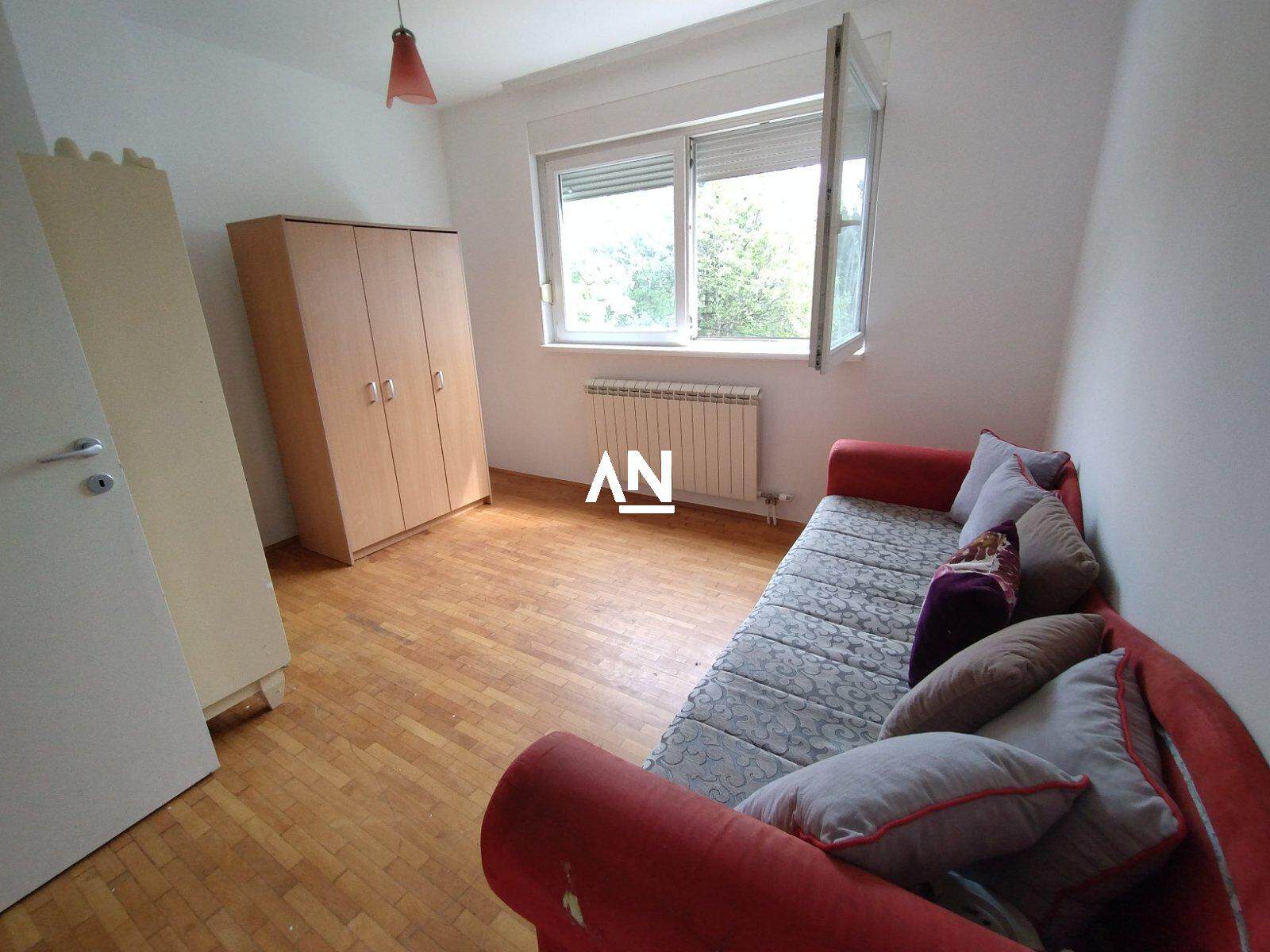 IMG-29e6ecc732b7f25c13be7bc9bf01a077-V