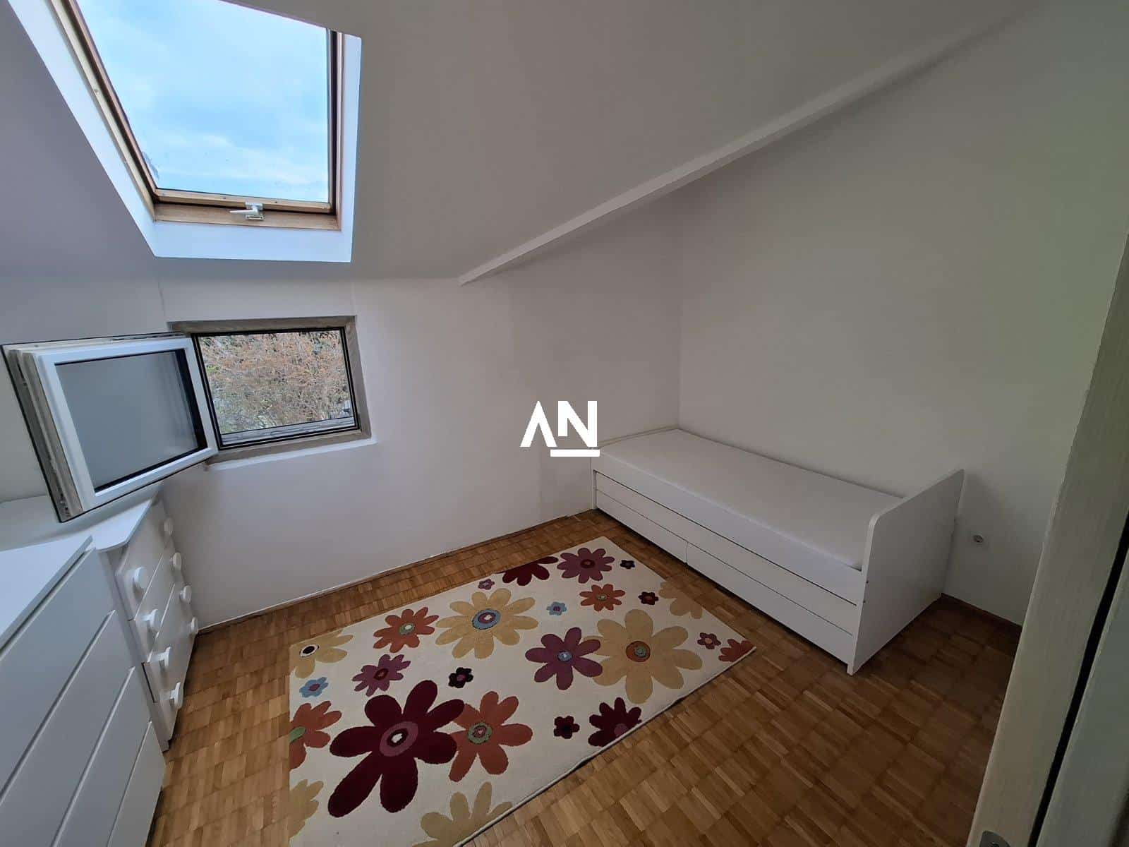 IMG-4c5e4c080b57304c4c32acb5bb58c836-V