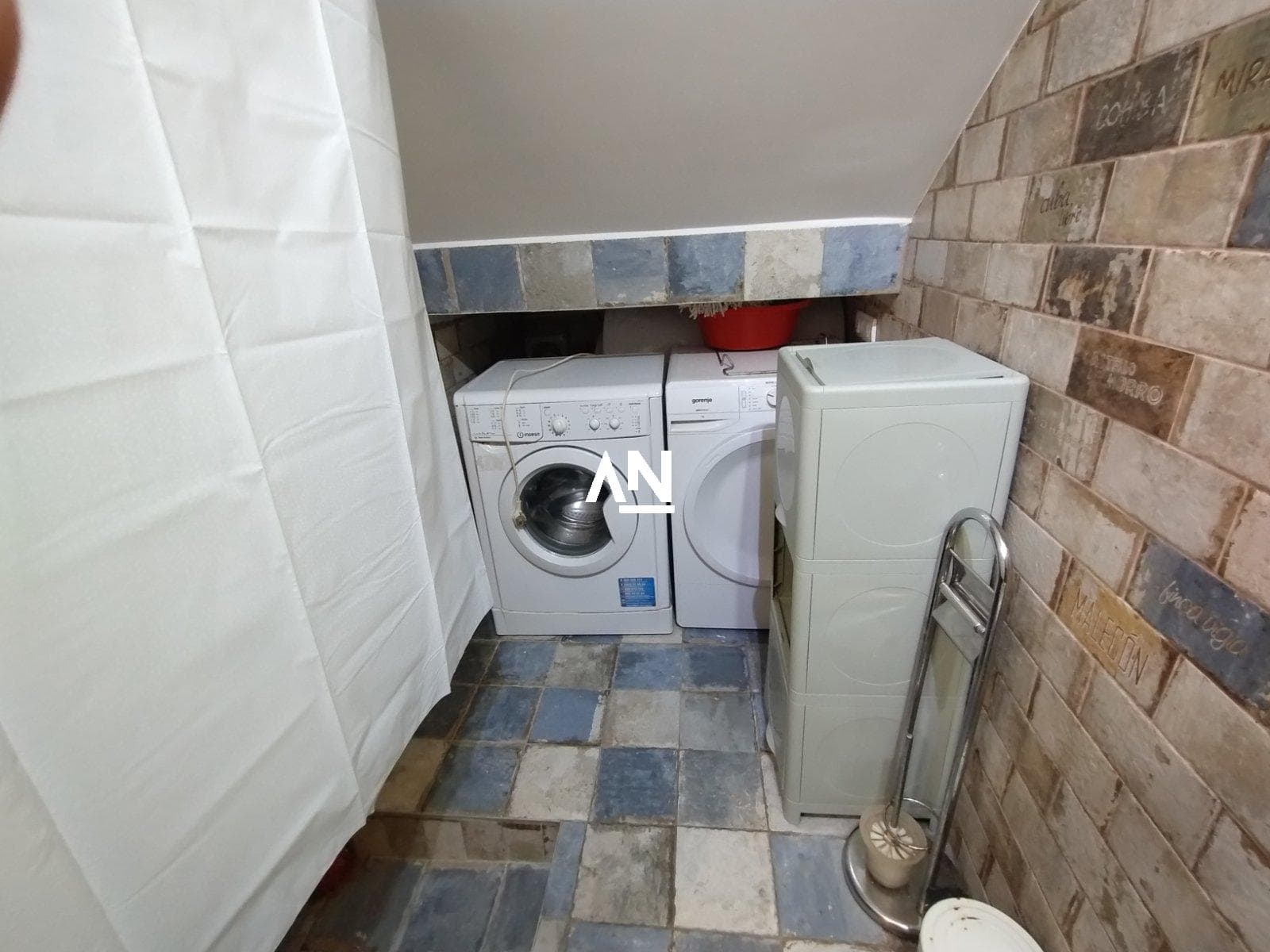 IMG-59221e1e511f28ace10827f72284de41-V