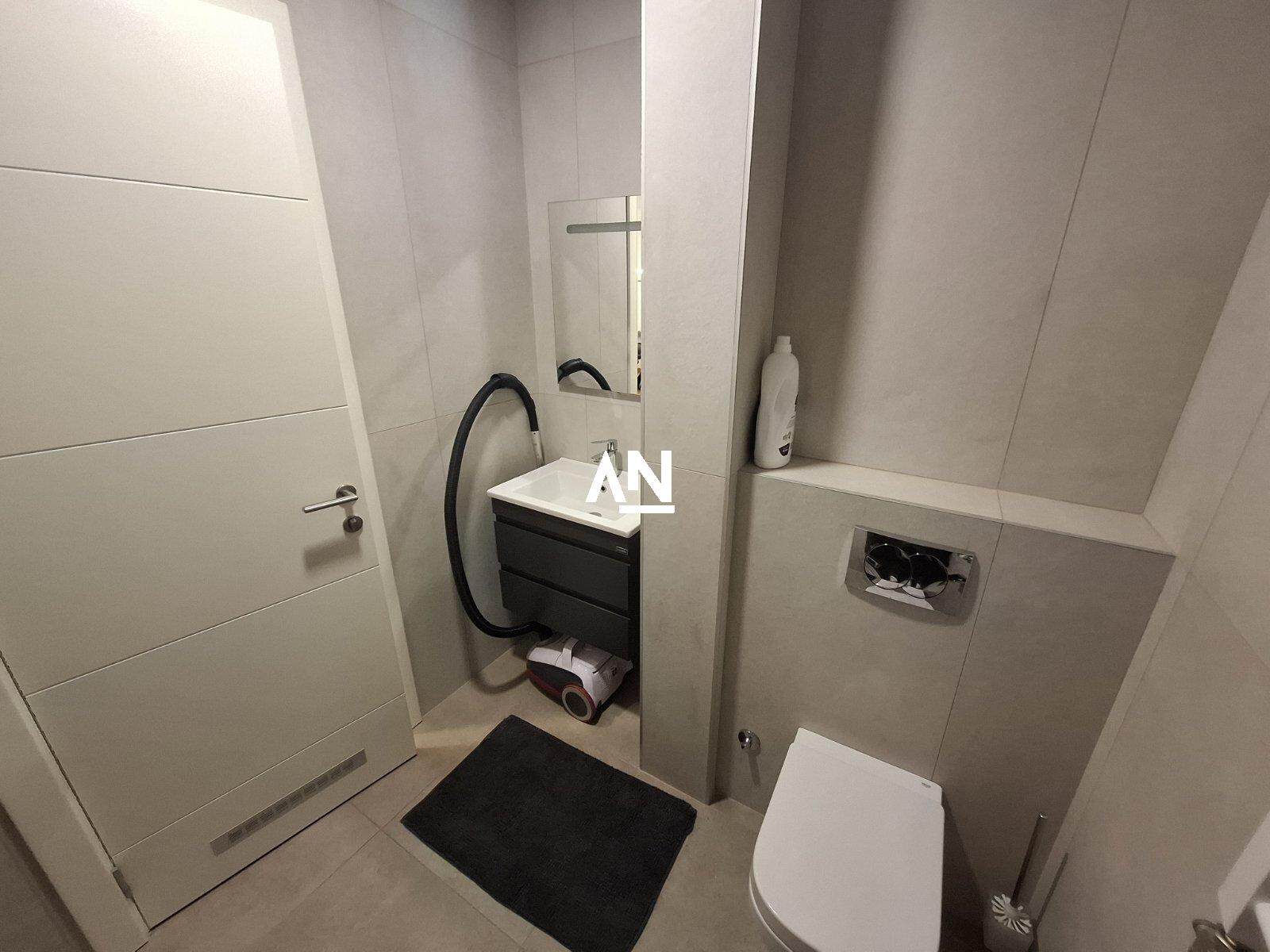 IMG-7ee33ce93ab3a38d3b5c42737cd5a663-V