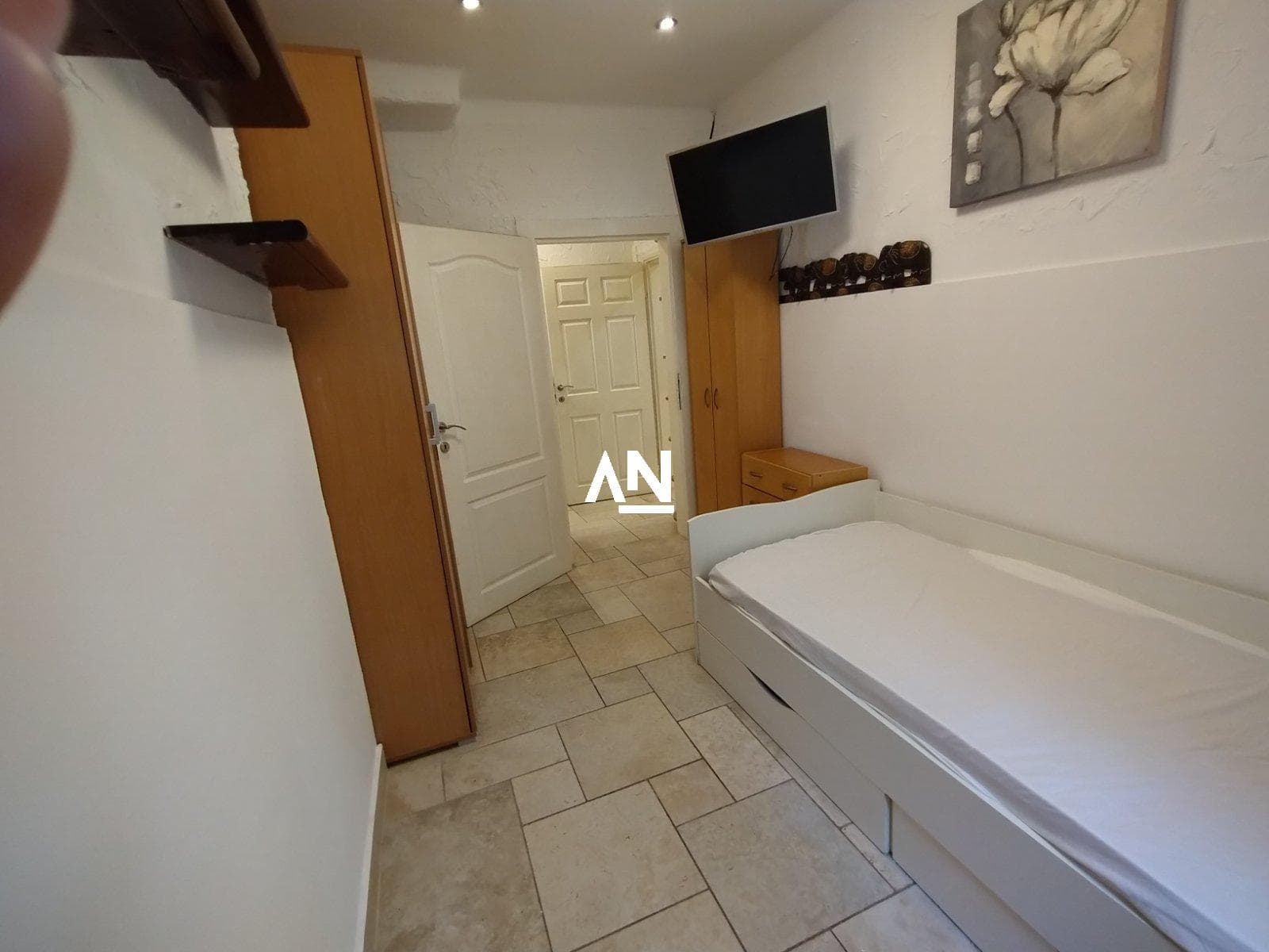 IMG-9f2bd900e162ece0f67a37189bbe9058-V