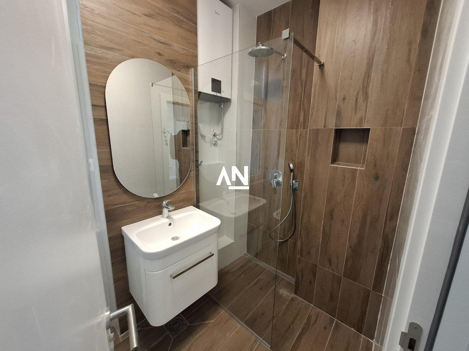 IMG-eeb76836700664f89f2059bc50f60ef1-V