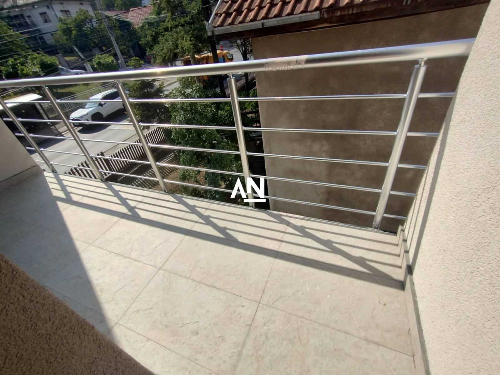 1000085247